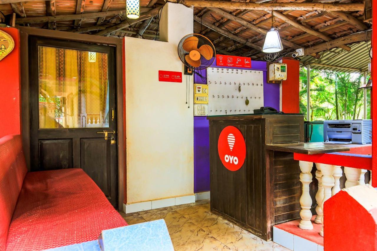Oyo 13311 The White Feather Hotel Мандрем Екстериор снимка