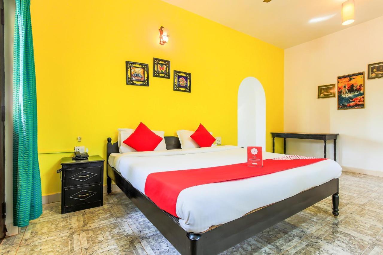 Oyo 13311 The White Feather Hotel Мандрем Екстериор снимка